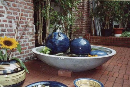 Brunnenensemble · Zwei Kugeln