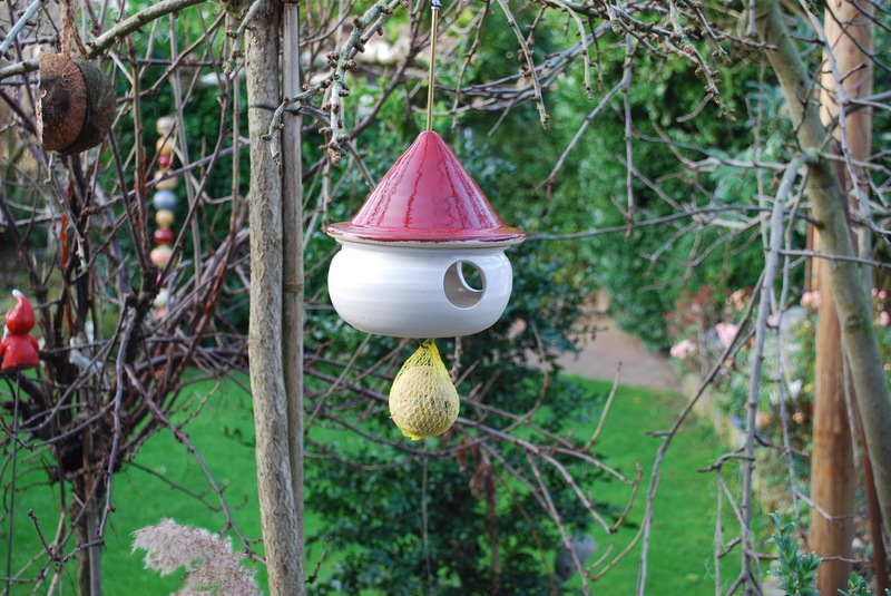 Vogelhaus · Rotes Spitzdach